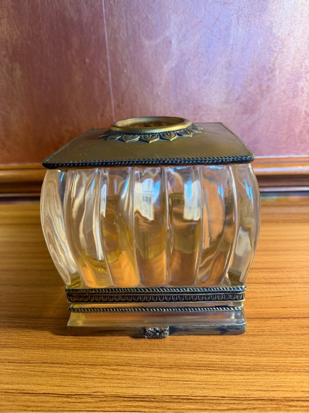 Veratex Hollywood Regency Ribbed Acrylic Tissue Box Cover Antique Gold Trim Vtg
